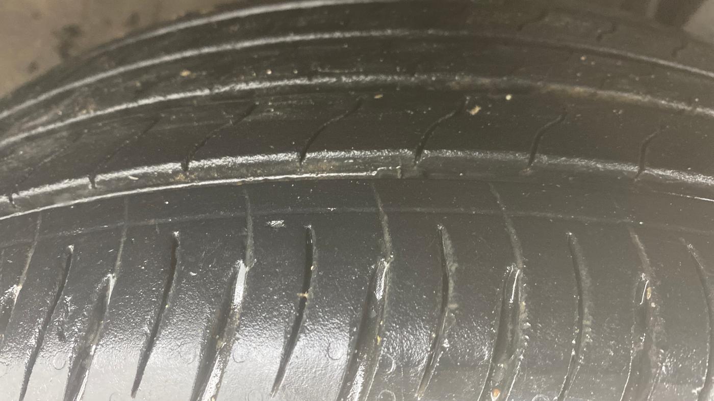 2022 KIA SONET HTX 1.5 AT, Diesel, Automatic, 27,255 km, Right Front Tyre Tread