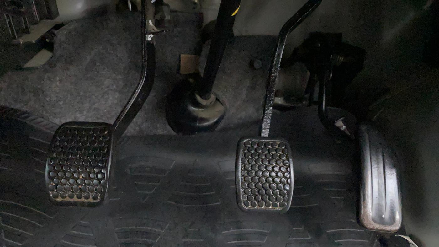 2018 Maruti Eeco 7 STR, Petrol, Manual, 10,415 km, Pedals