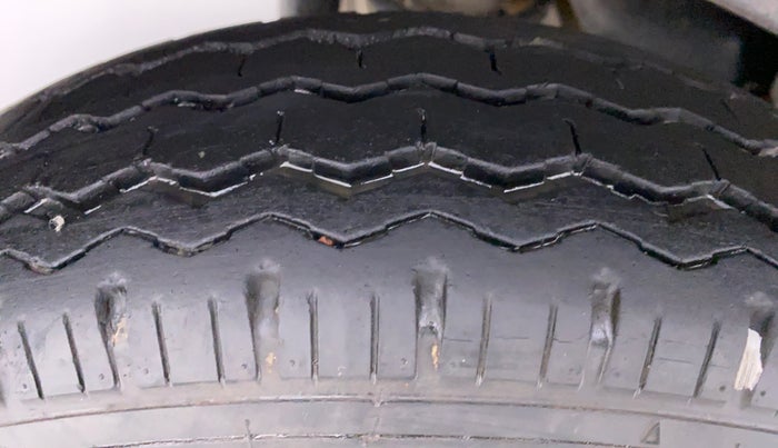 2018 Maruti Eeco 7 STR, Petrol, Manual, 10,415 km, Right Rear Tyre Tread