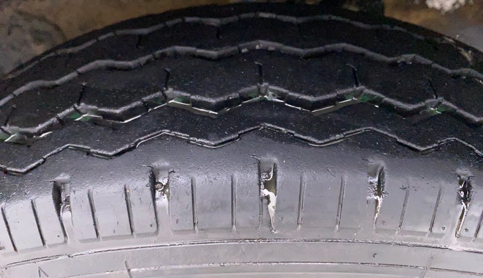 2018 Maruti Eeco 7 STR, Petrol, Manual, 10,415 km, Right Front Tyre Tread