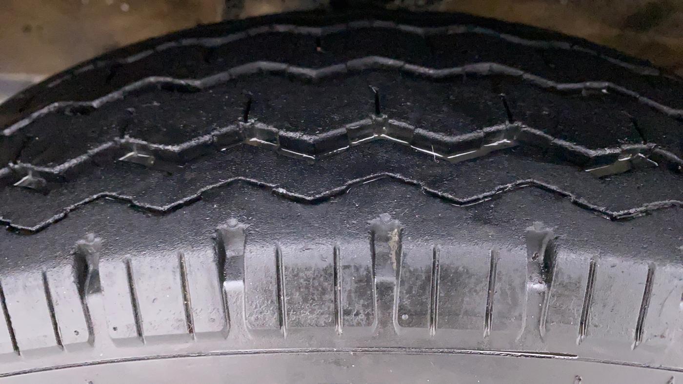 2018 Maruti Eeco 7 STR, Petrol, Manual, 10,415 km, Left Front Tyre Tread