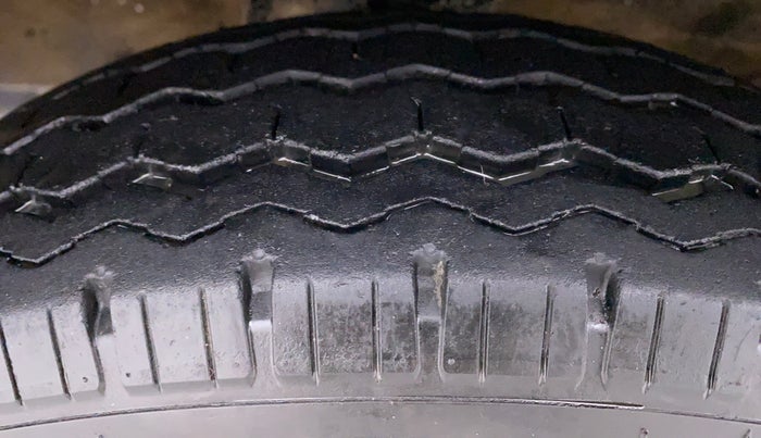 2018 Maruti Eeco 7 STR, Petrol, Manual, 10,415 km, Left Front Tyre Tread