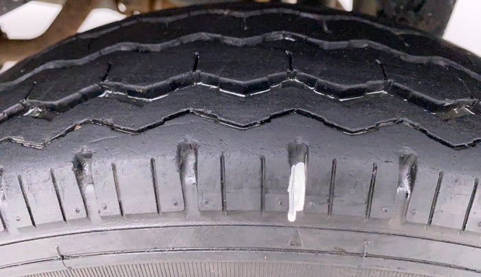 2018 Maruti Eeco 7 STR, Petrol, Manual, 10,415 km, Left Rear Tyre Tread