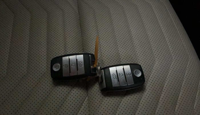 2021 KIA SONET HTX PLUS 1.0 IMT, Petrol, Manual, 56,969 km, Key Close Up