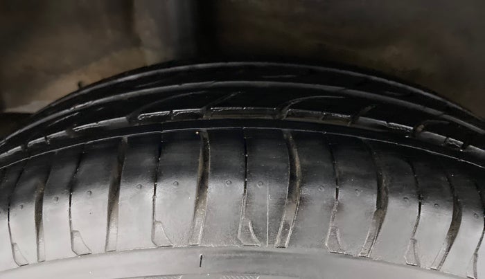 2017 Honda Jazz 1.2 V AT, Petrol, Automatic, 40,331 km, Right Rear Tyre Tread