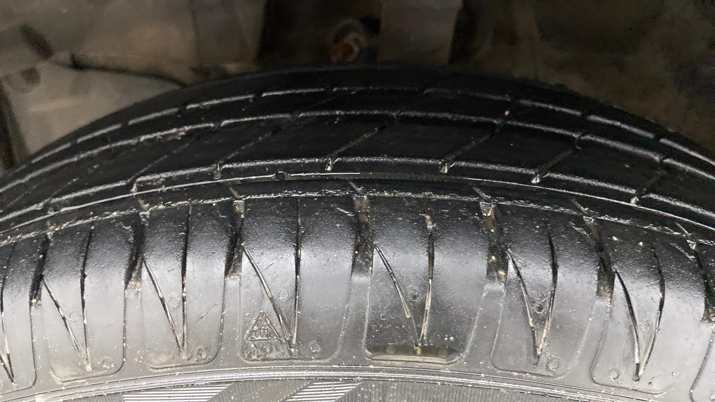 2017 Honda Jazz 1.2 V AT, Petrol, Automatic, 40,331 km, Left Front Tyre Tread