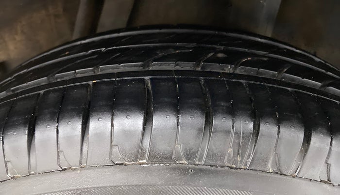 2017 Honda Jazz 1.2 V AT, Petrol, Automatic, 40,331 km, Left Rear Tyre Tread