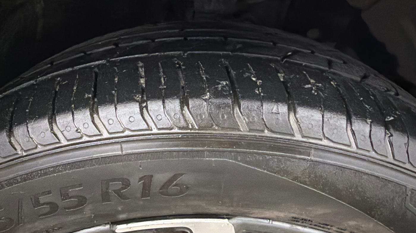2018 Honda Amaze 1.2L I-VTEC V CVT, Petrol, Automatic, 64,093 km, Right Front Tyre Tread