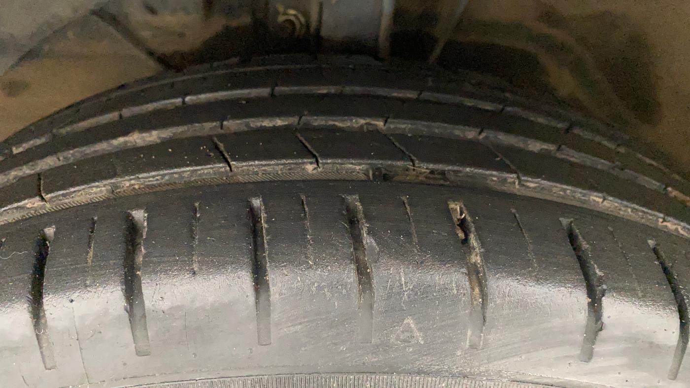 2016 Maruti Baleno ZETA PETROL 1.2, Petrol, Manual, 33,001 km, Left Front Tyre Tread