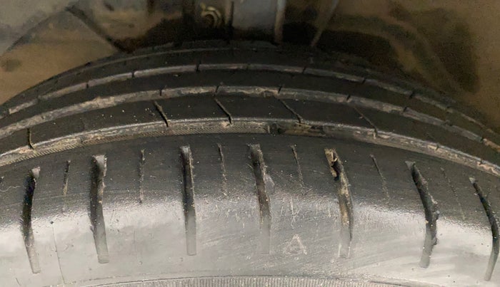 2016 Maruti Baleno ZETA PETROL 1.2, Petrol, Manual, 33,001 km, Left Front Tyre Tread