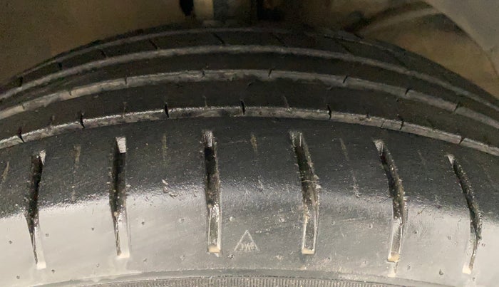2016 Maruti Baleno ZETA PETROL 1.2, Petrol, Manual, 33,001 km, Right Front Tyre Tread