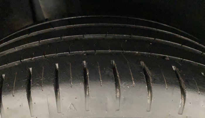 2016 Maruti Baleno ZETA PETROL 1.2, Petrol, Manual, 33,001 km, Right Rear Tyre Tread