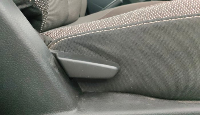 2021 Renault Duster RXZ 1.5 PETROL MT, Petrol, Manual, 26,525 km, Driver Side Adjustment Panel