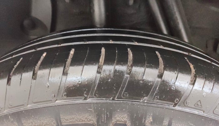 2021 Renault Duster RXZ 1.5 PETROL MT, Petrol, Manual, 26,525 km, Right Rear Tyre Tread