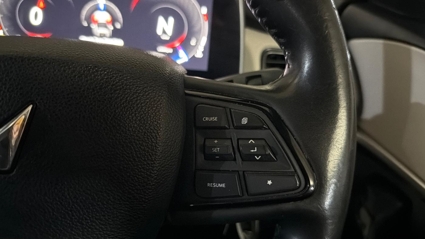 2024 Mahindra XUV700 AX 5 P MT 7 STR, Petrol, Manual, 39,411 km, Adaptive Cruise Control