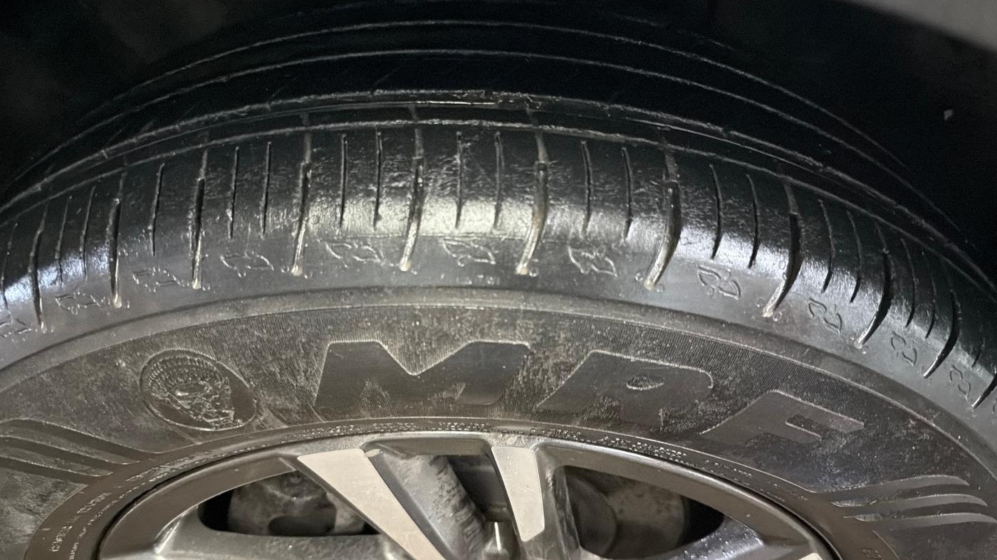 2024 Mahindra XUV700 AX 5 P MT 7 STR, Petrol, Manual, 39,411 km, Left Front Tyre Tread