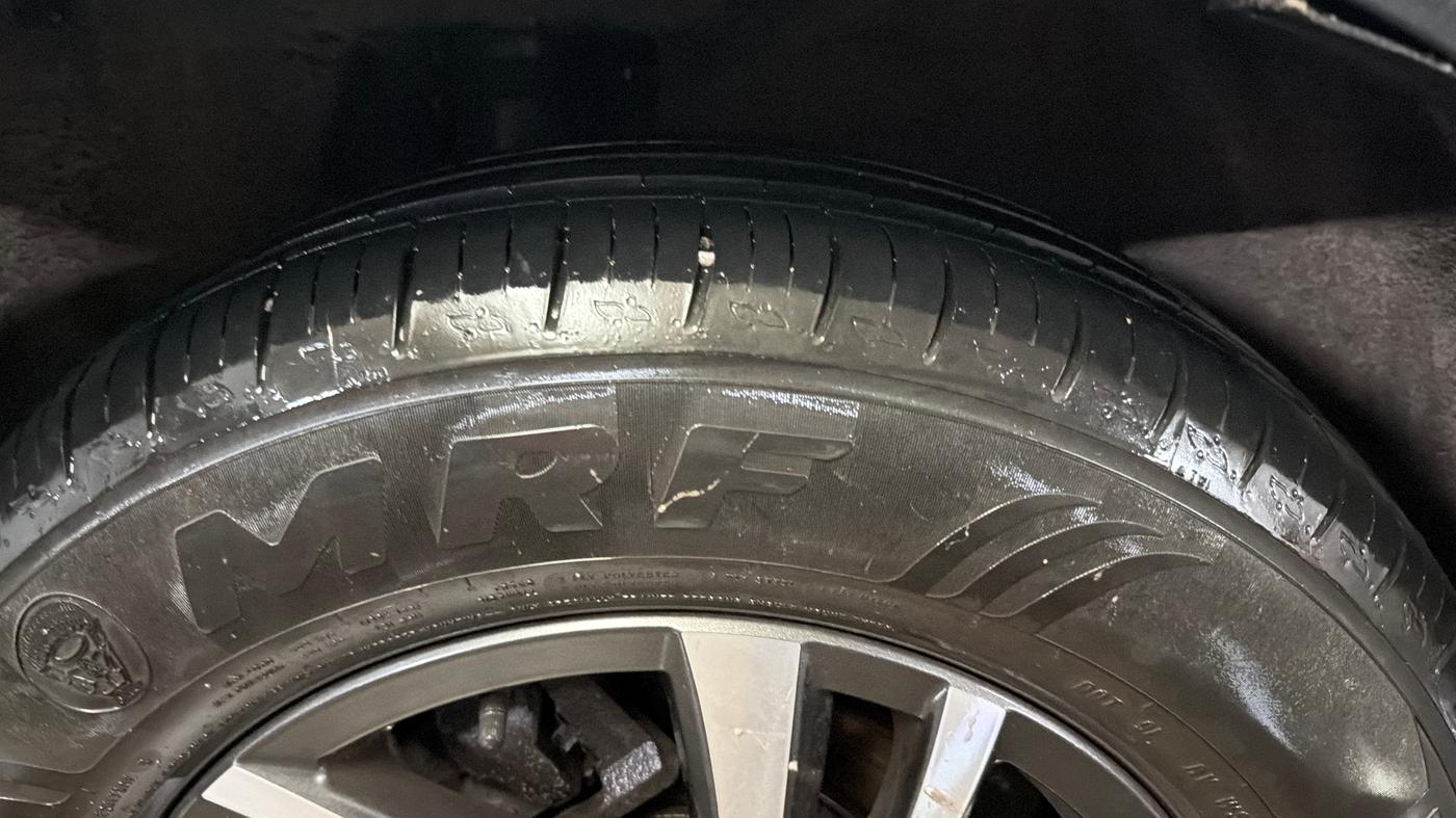 2024 Mahindra XUV700 AX 5 P MT 7 STR, Petrol, Manual, 39,411 km, Right Rear Tyre Tread