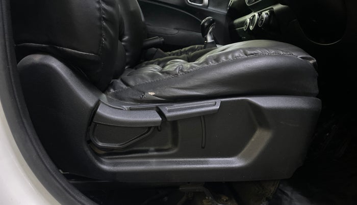 2020 Hyundai VENUE SX 1.5 CRDI, Diesel, Manual, 91,838 km, Driver Side Adjustment Panel