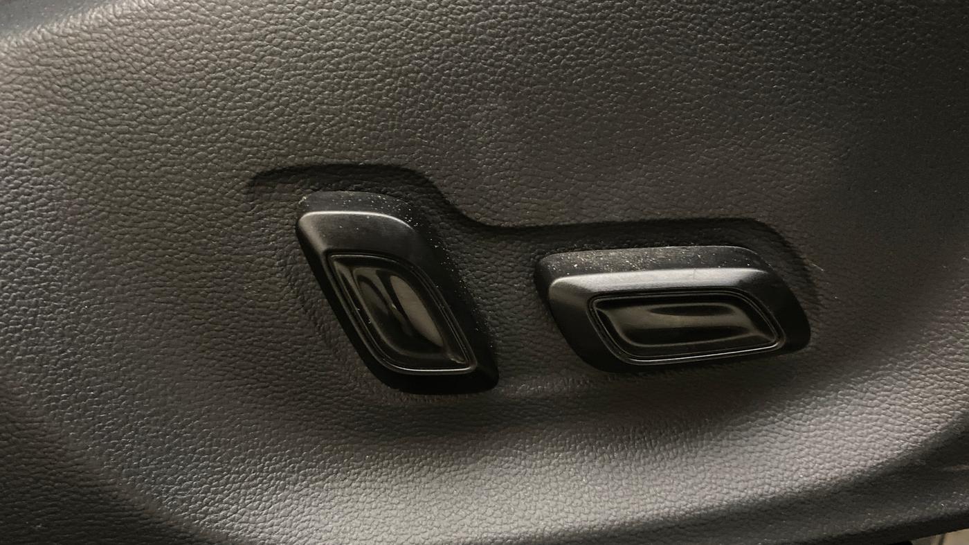 2023 MG ASTOR SHARP 1.5 CVT, Petrol, Automatic, 23,629 km, Driver Side Adjustment Panel