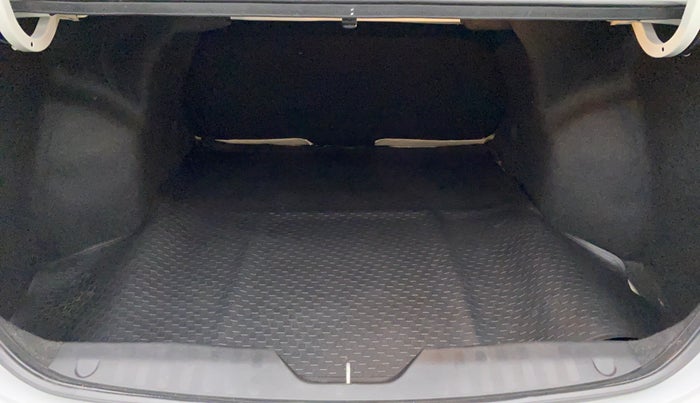 2018 Maruti Ciaz ZETA 1.5 SHVS MT PETROL, Petrol, Manual, 16,332 km, Boot Inside