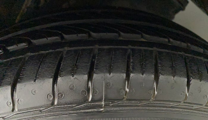 2018 Maruti Ciaz ZETA 1.5 SHVS MT PETROL, Petrol, Manual, 16,332 km, Left Rear Tyre Tread