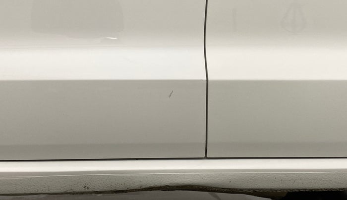 2016 Volkswagen Ameo COMFORTLINE 1.2, Petrol, Manual, 80,244 km, Left running board - Slightly dented
