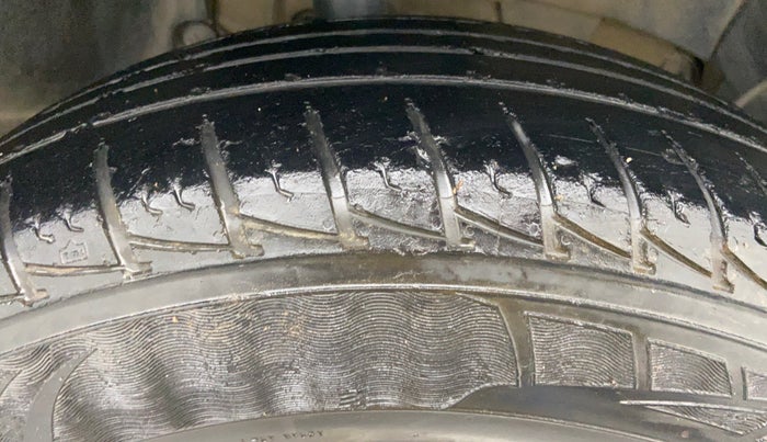 2015 Renault Duster RXZ DIESEL 110, Diesel, Manual, 42,322 km, Right Front Tyre Tread
