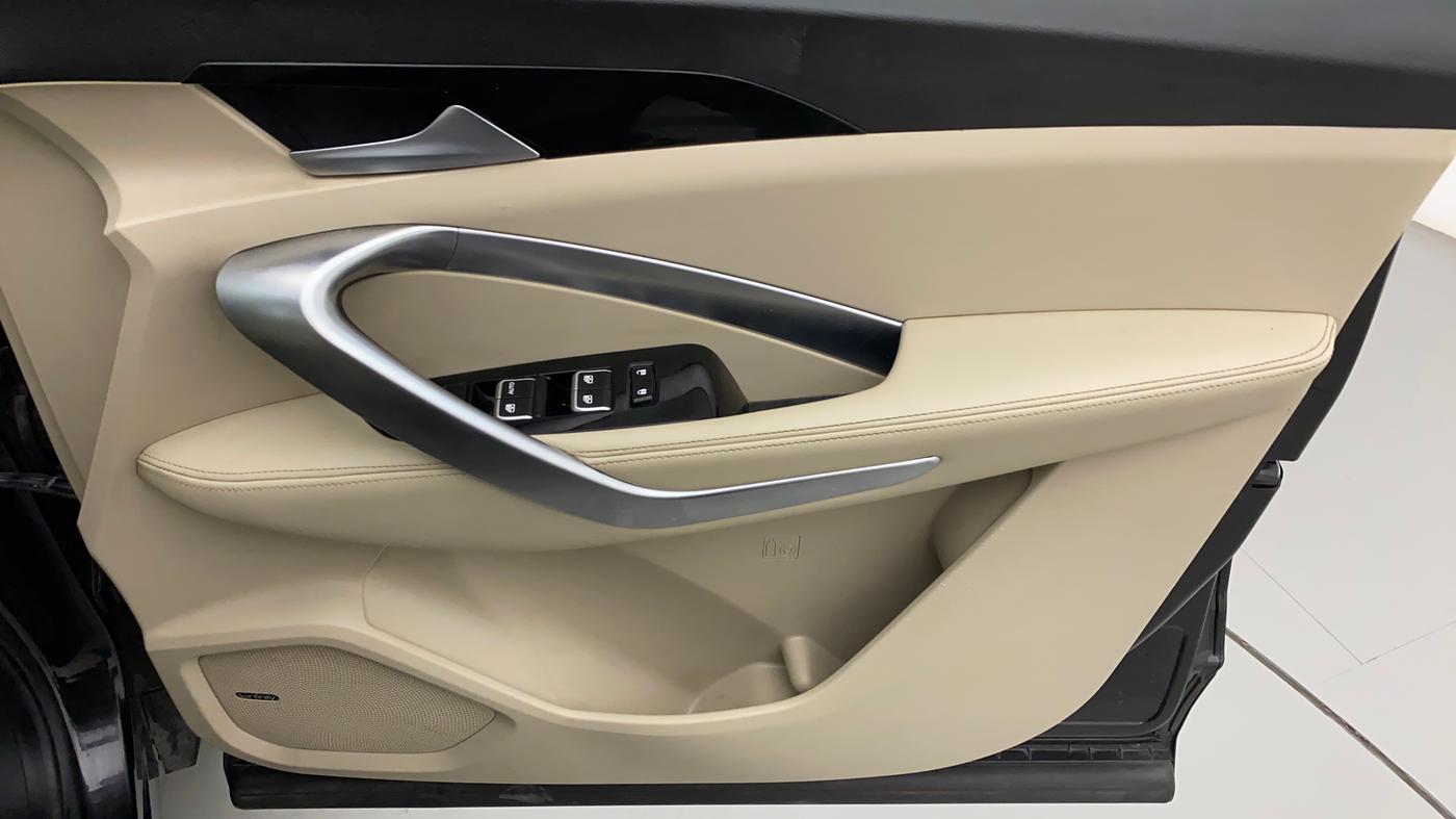 2022 MG HECTOR SHARP 1.5 PETROL CVT, Petrol, Automatic, 16,631 km, Driver Side Door Panels Control