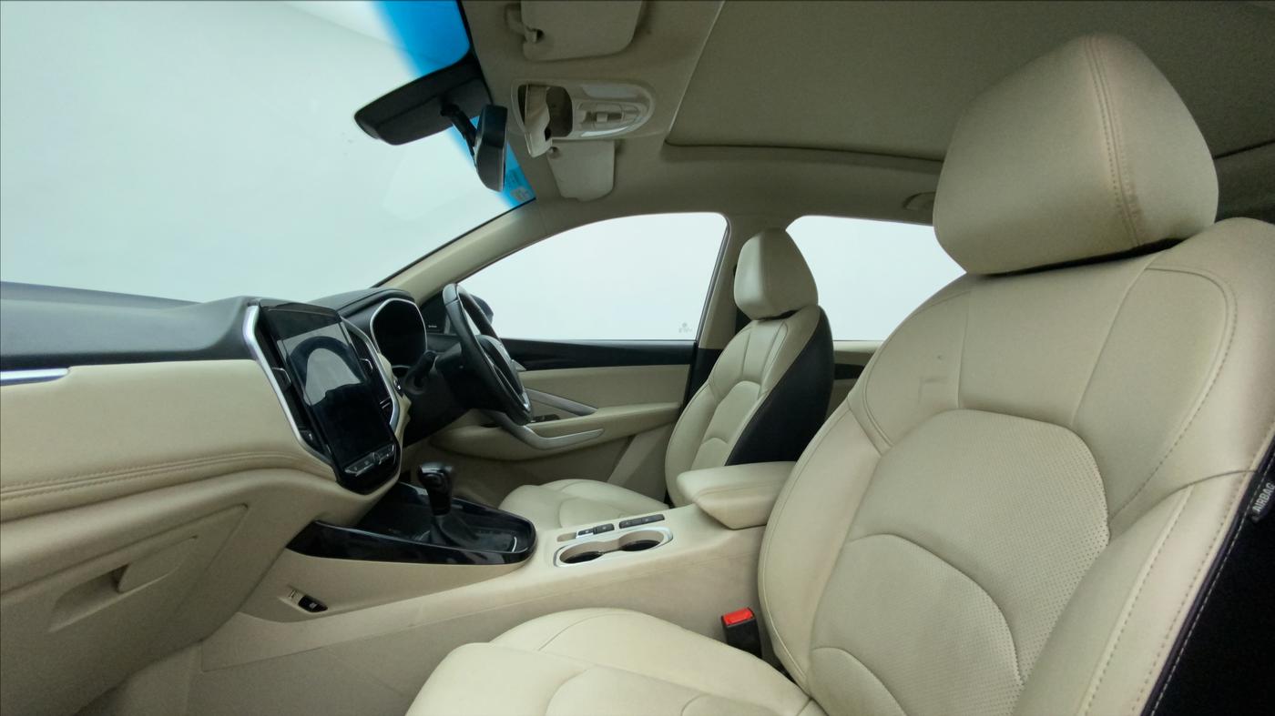 2022 MG HECTOR SHARP 1.5 PETROL CVT, Petrol, Automatic, 16,631 km, Right Side Front Door Cabin