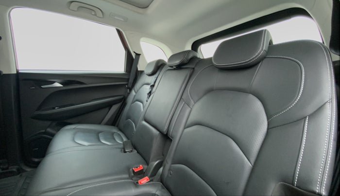 2020 MG HECTOR SHARP DCT PETROL, Petrol, Automatic, 16,446 km, Right Side Rear Door Cabin