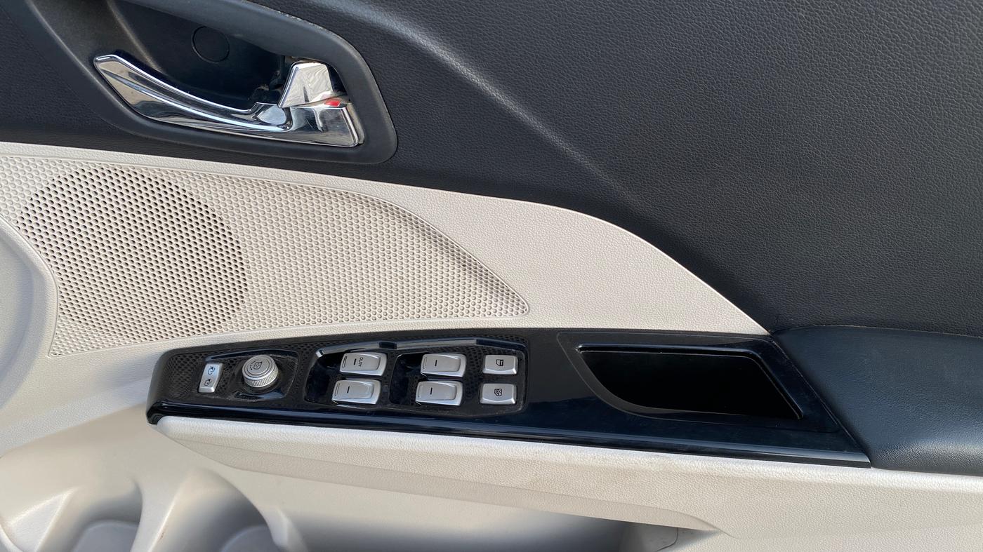 2024 Mahindra XUV300 W8 1.5 DIESEL, Diesel, Manual, 57,158 km, Driver Side Door Panels Control