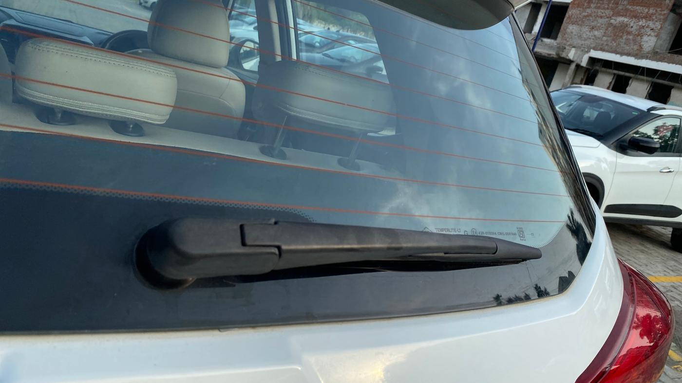 2024 Mahindra XUV300 W8 1.5 DIESEL, Diesel, Manual, 57,158 km, Rear Wiper