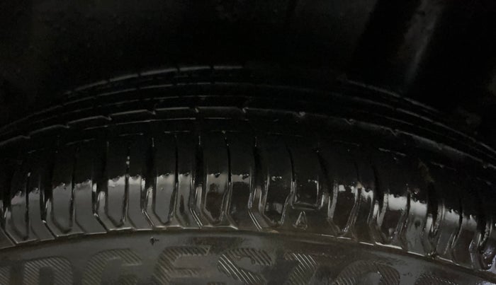 2016 Maruti Swift LXI, Petrol, Manual, 57,386 km, Left Rear Tyre Tread