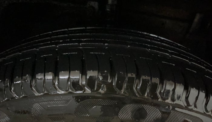 2016 Maruti Swift LXI, Petrol, Manual, 57,386 km, Right Front Tyre Tread