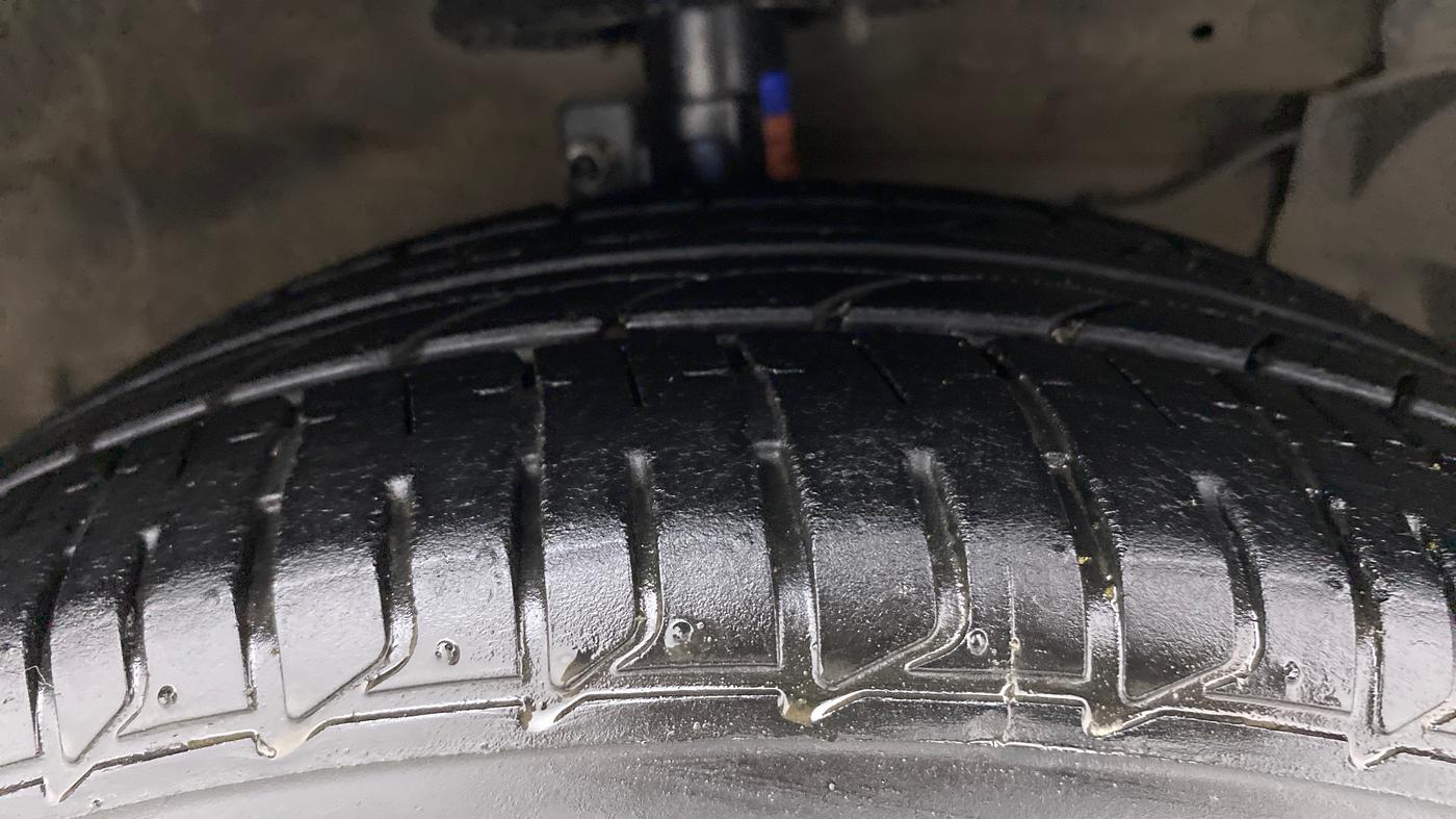 2018 Maruti Ciaz ALPHA  AT 1.4  PETROL, Petrol, Automatic, 57,737 km, Right Front Tyre Tread