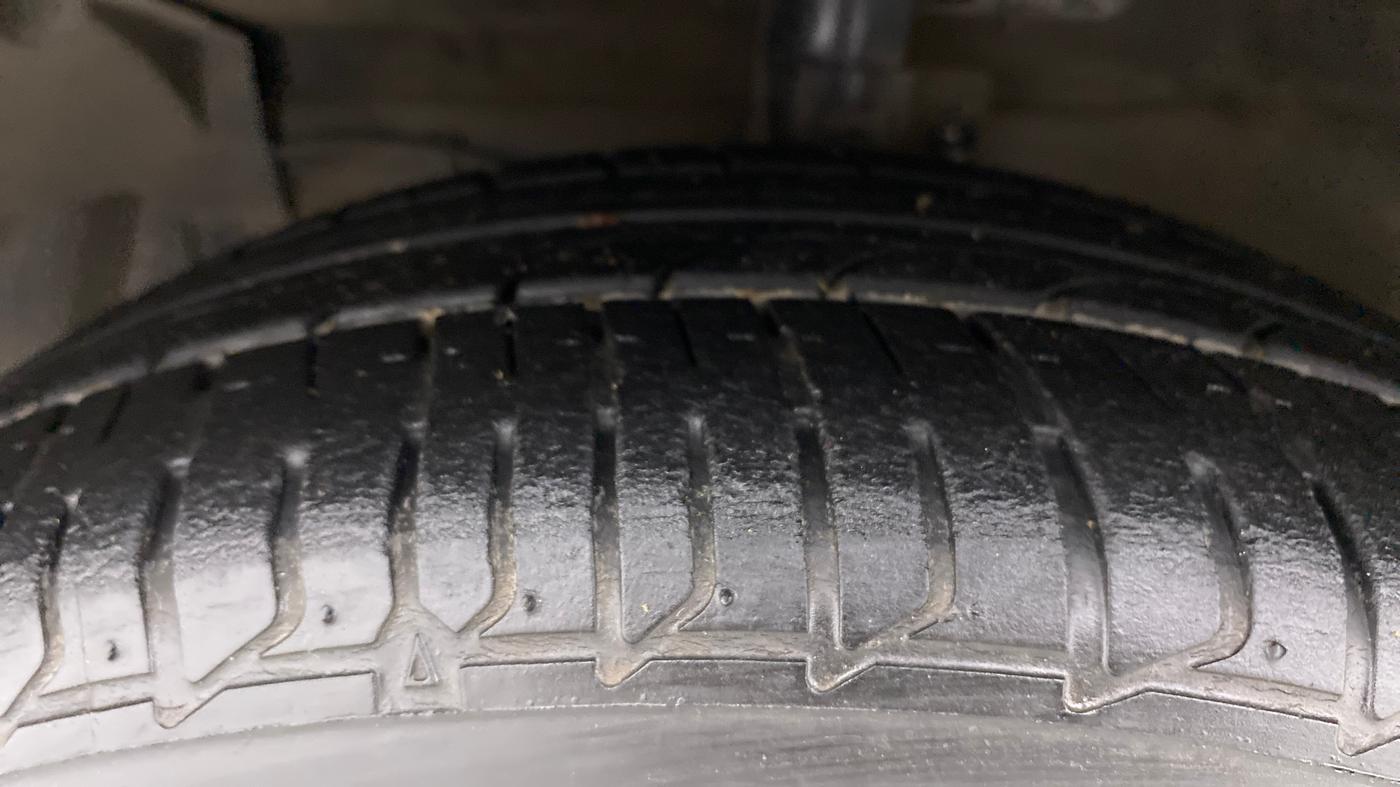 2018 Maruti Ciaz ALPHA  AT 1.4  PETROL, Petrol, Automatic, 57,737 km, Left Front Tyre Tread