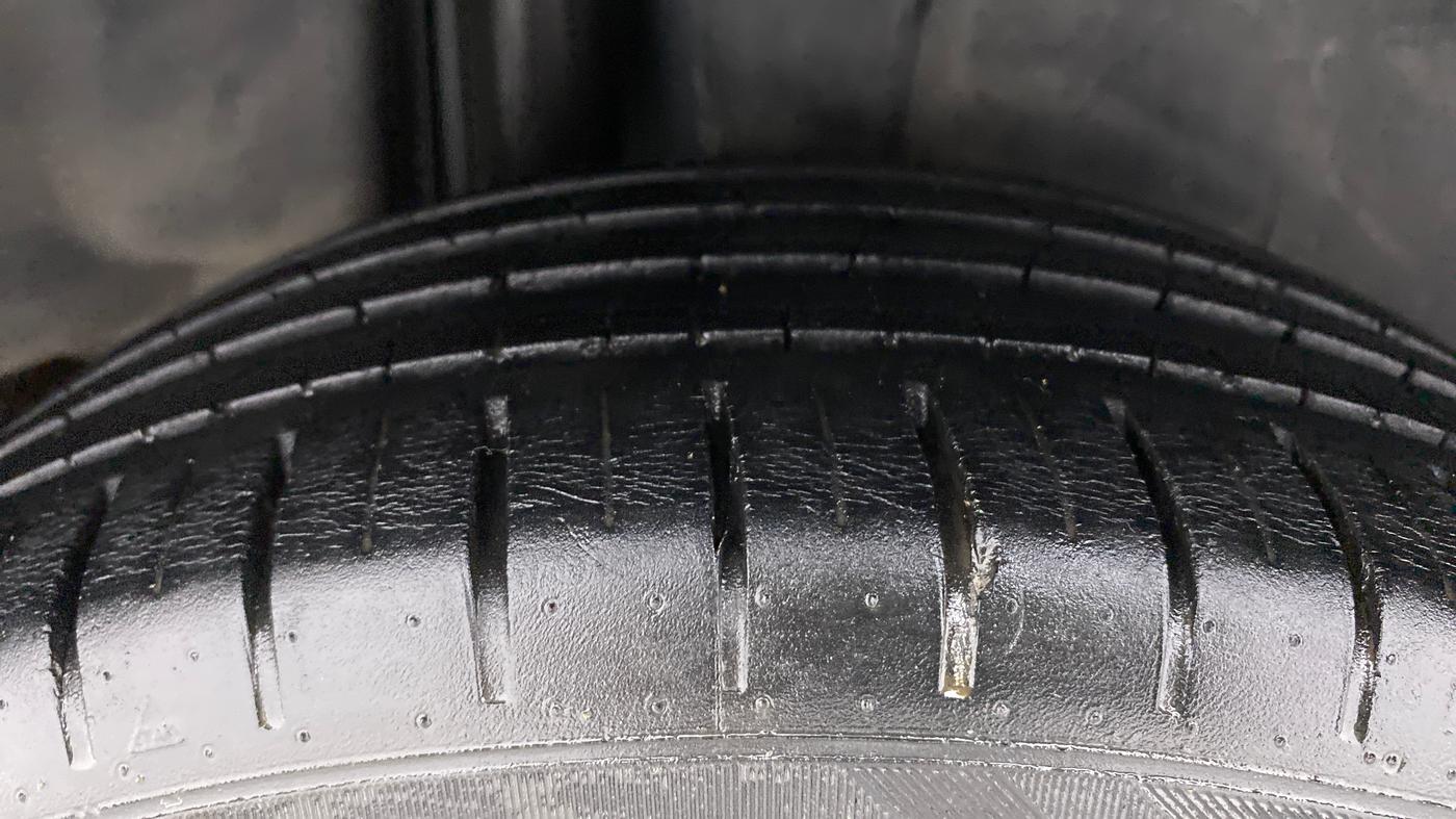 2018 Maruti Ciaz ALPHA  AT 1.4  PETROL, Petrol, Automatic, 57,737 km, Right Rear Tyre Tread