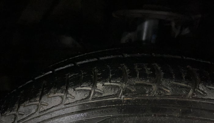 2016 Maruti Baleno DELTA PETROL 1.2, Petrol, Manual, 43,646 km, Left Front Tyre Tread