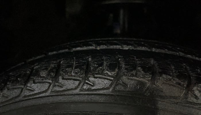 2016 Maruti Baleno DELTA PETROL 1.2, Petrol, Manual, 43,646 km, Right Front Tyre Tread