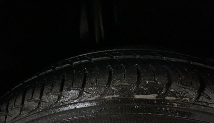 2016 Maruti Baleno DELTA PETROL 1.2, Petrol, Manual, 43,646 km, Right Rear Tyre Tread