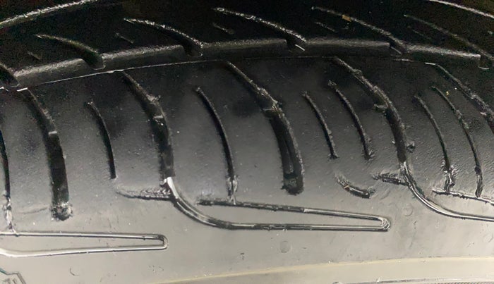 2013 Maruti A Star VXI (ABS) AT, CNG, Automatic, 52,374 km, Left Front Tyre Tread