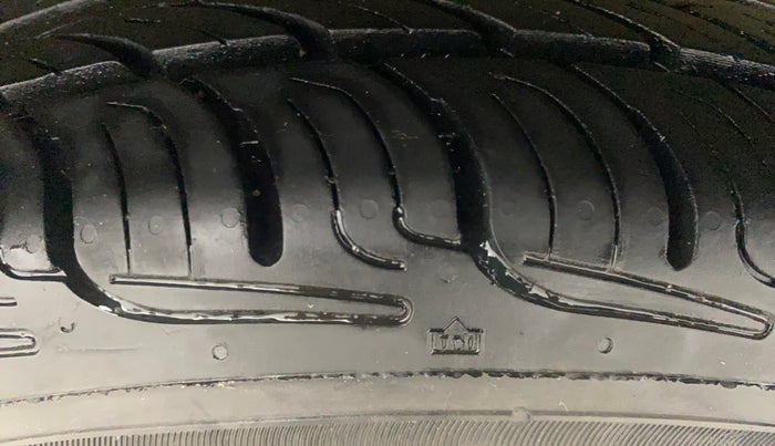 2013 Maruti A Star VXI (ABS) AT, CNG, Automatic, 52,374 km, Right Rear Tyre Tread