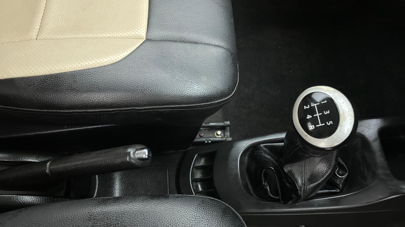 2016 Maruti Wagon R 1.0 VXI, Petrol, Manual, 34,313 km, Gear Lever