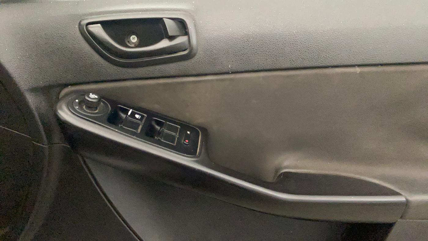 2018 Tata Zest PREMIO 75PS DIESEL, Diesel, Manual, 1,35,008 km, Driver Side Door Panels Control