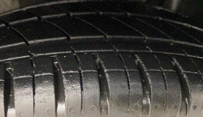2020 Renault Kwid RXL 1.0 AMT, Petrol, Automatic, 5,202 km, Right Front Tyre Tread