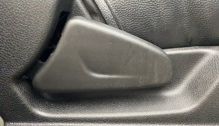2020 Renault Kwid RXL 1.0 AMT, Petrol, Automatic, 5,202 km, Driver Side Adjustment Panel