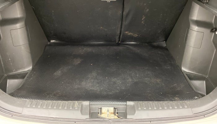 2017 Maruti Vitara Brezza ZDI, Diesel, Manual, 73,028 km, Boot Inside