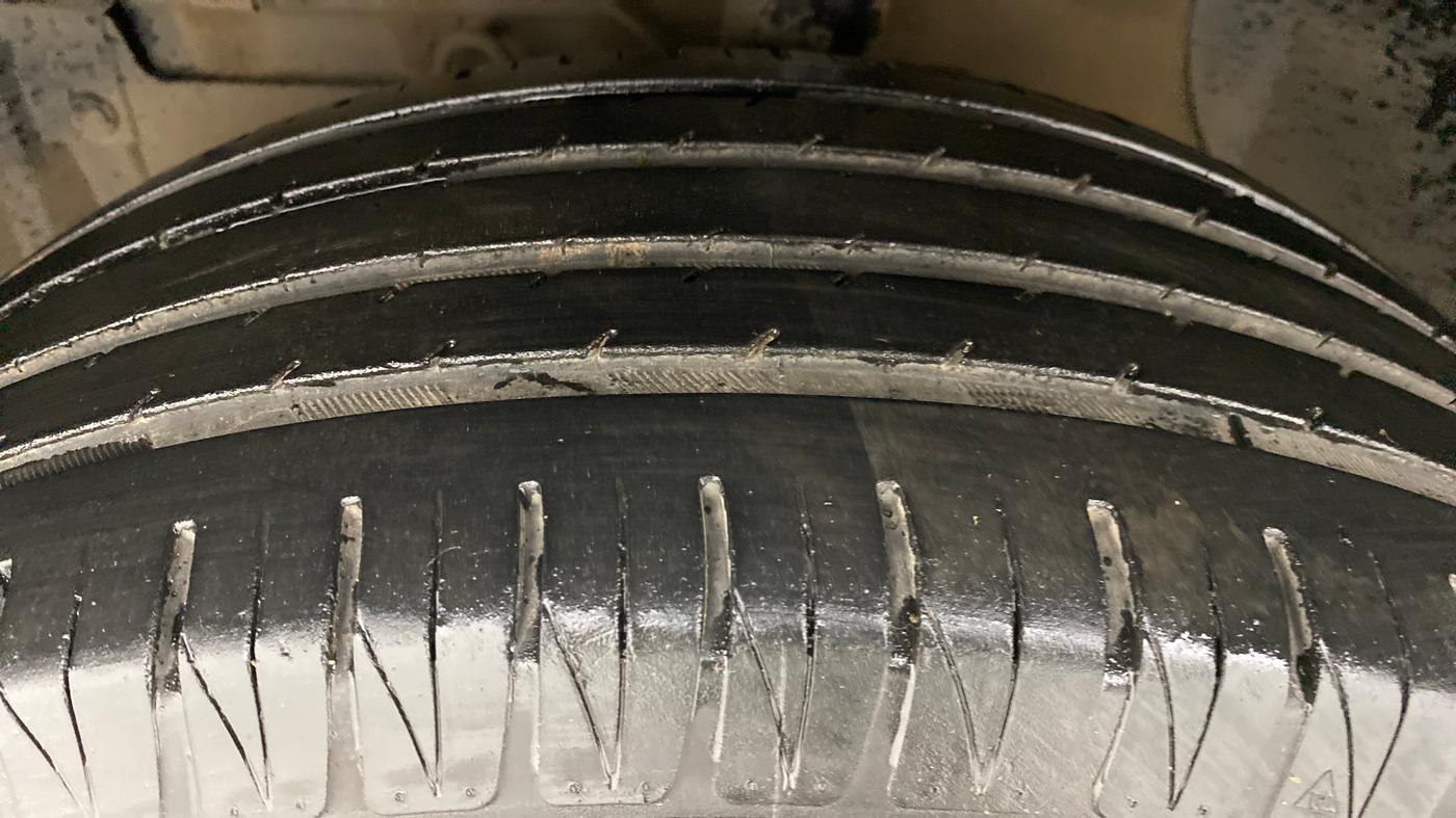 2017 Maruti Vitara Brezza ZDI, Diesel, Manual, 73,028 km, Left Front Tyre Tread