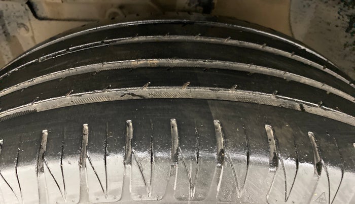 2017 Maruti Vitara Brezza ZDI, Diesel, Manual, 73,028 km, Left Front Tyre Tread