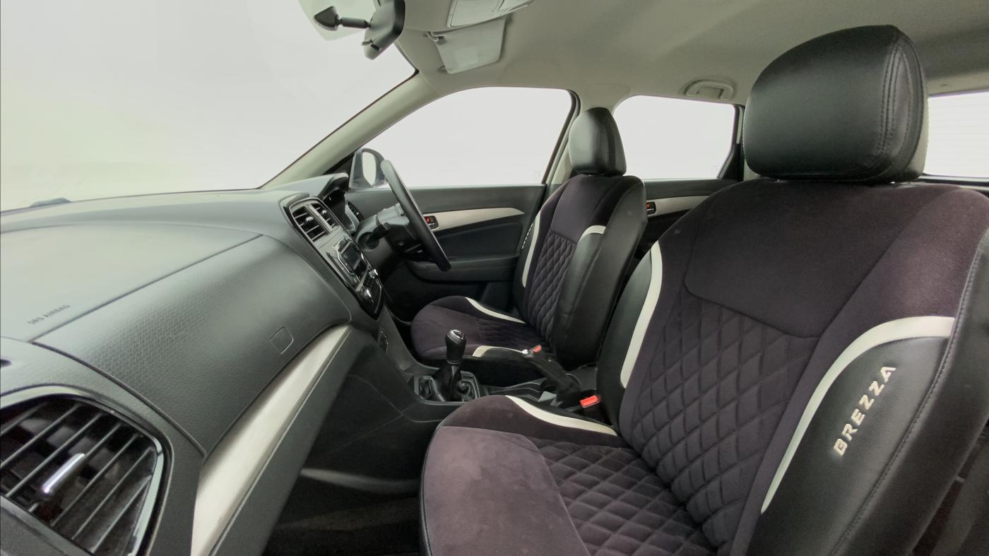 2017 Maruti Vitara Brezza ZDI, Diesel, Manual, 73,028 km, Right Side Front Door Cabin